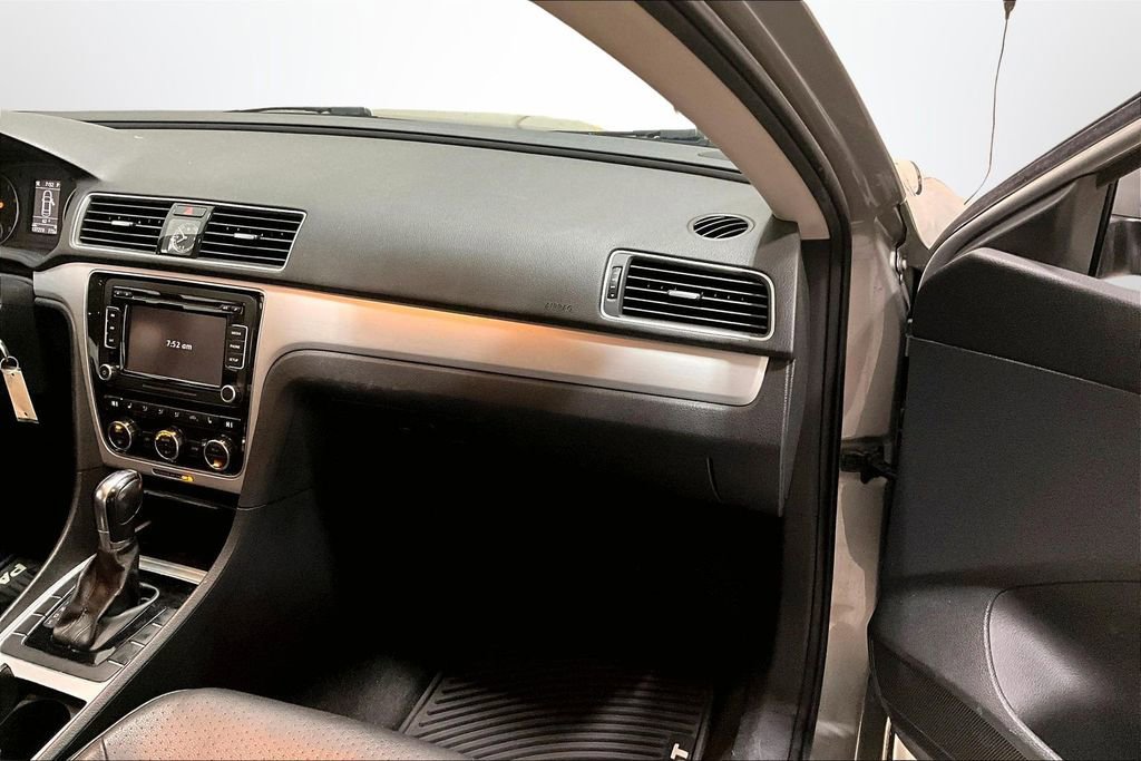 Used 2012 Volkswagen Passat 2.5 SE image 22
