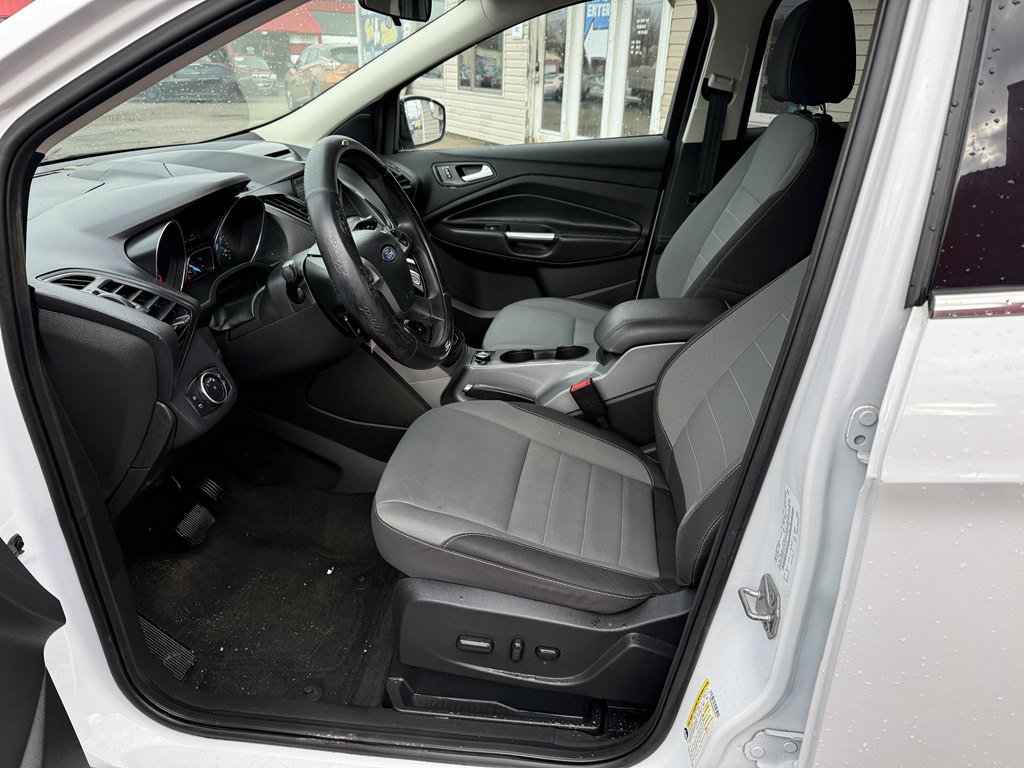 Used 2016 Ford Escape SE w/ Equipment Group 201A FWD image 13