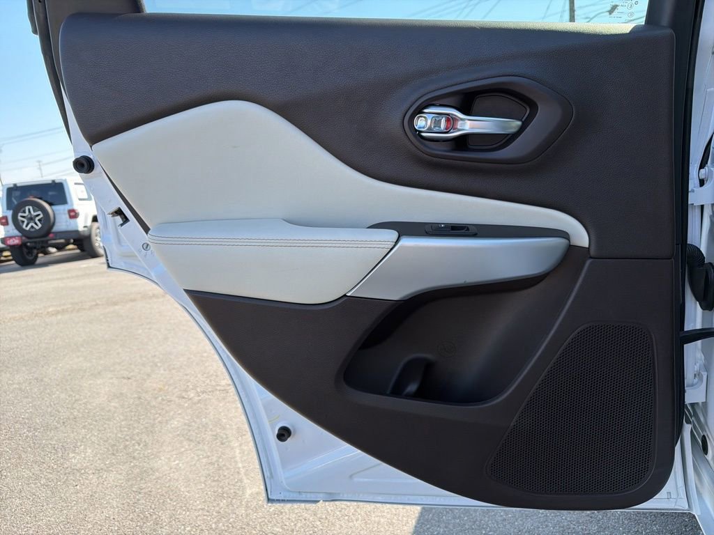 Used 2018 Jeep Cherokee Overland w/ Technology Group image 20