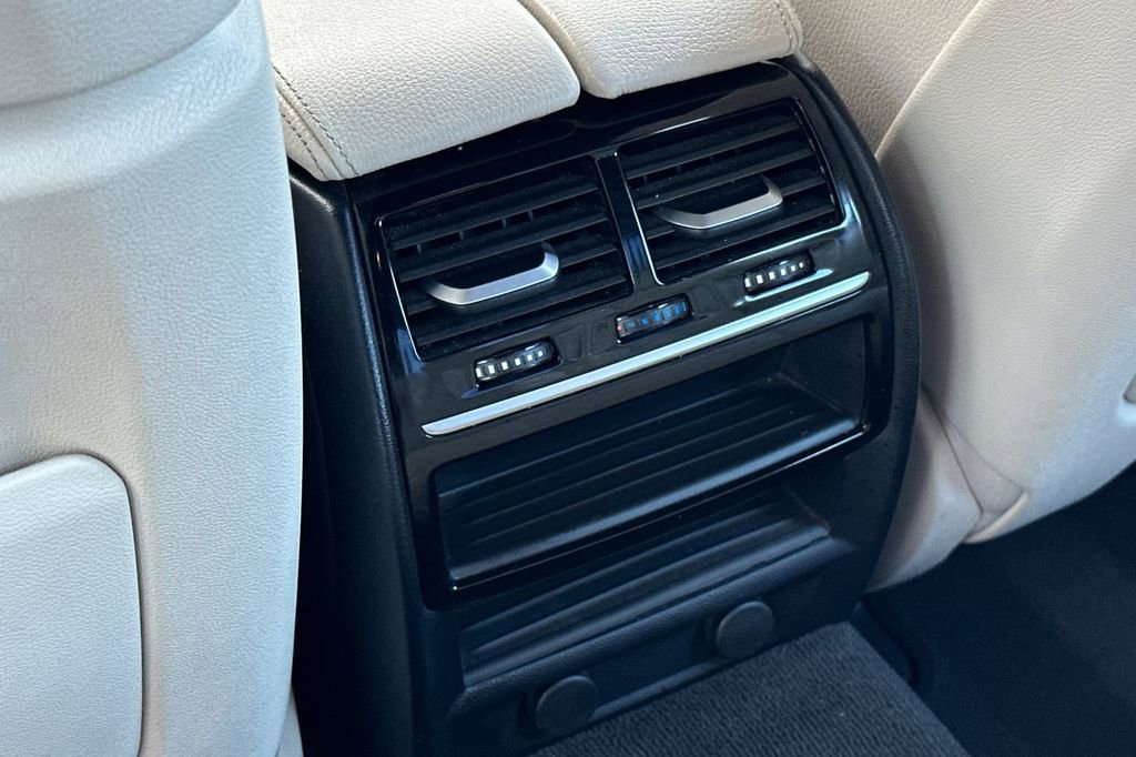 Used 2019 BMW 530e w/ M Sport Package image 13