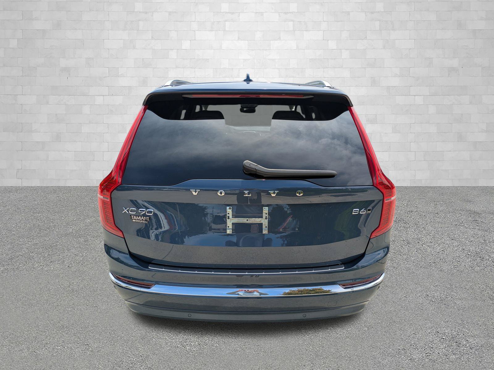 Used 2024 Volvo XC90 B6 Plus w/ Protection Package Premier AWD/4WD image 3