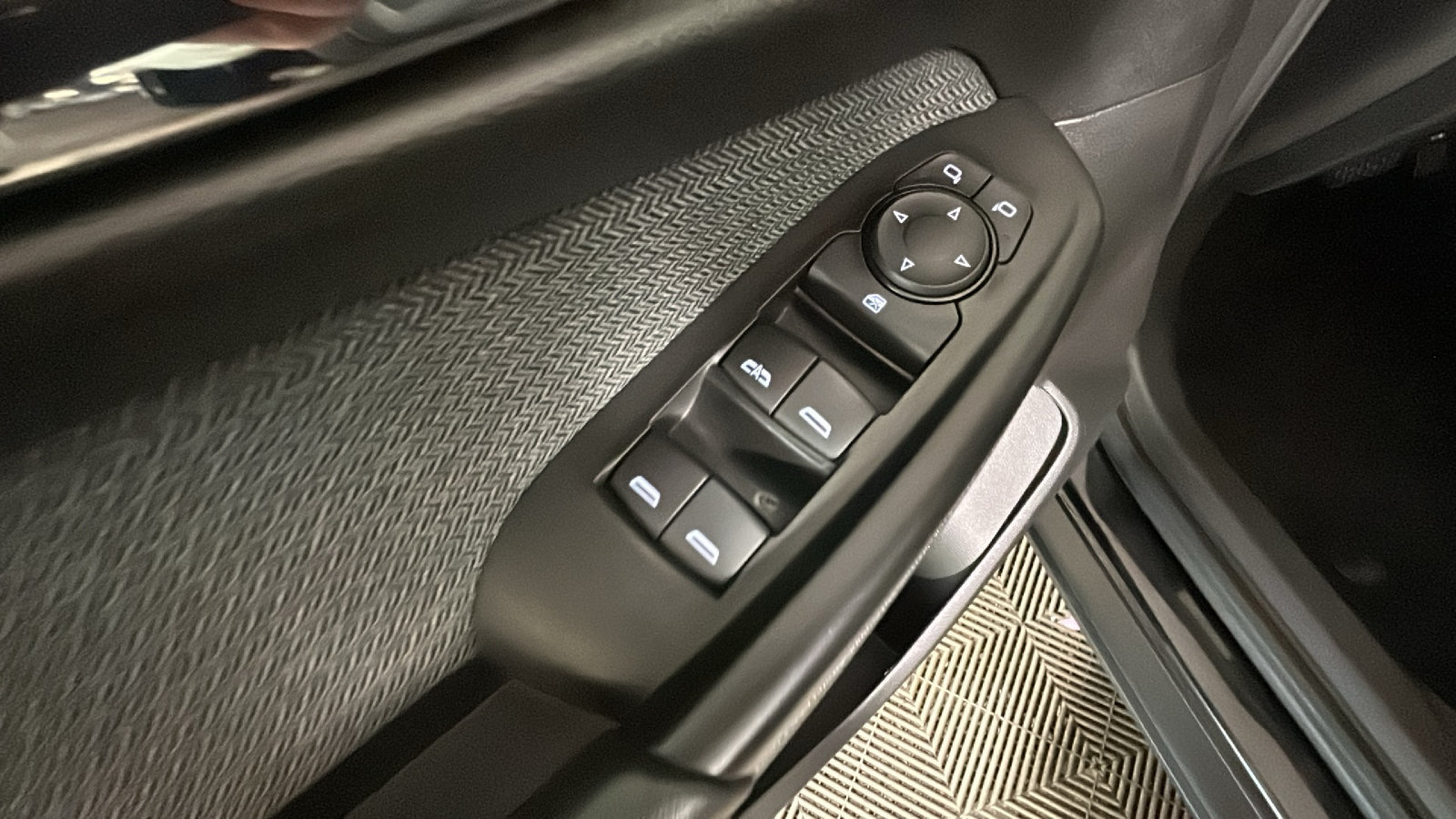 Used 2025 Chevrolet TrailBlazer LT AWD/4WD image 12