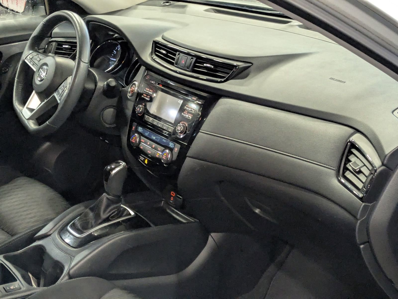 Used 2017 Nissan Rogue SV image 30