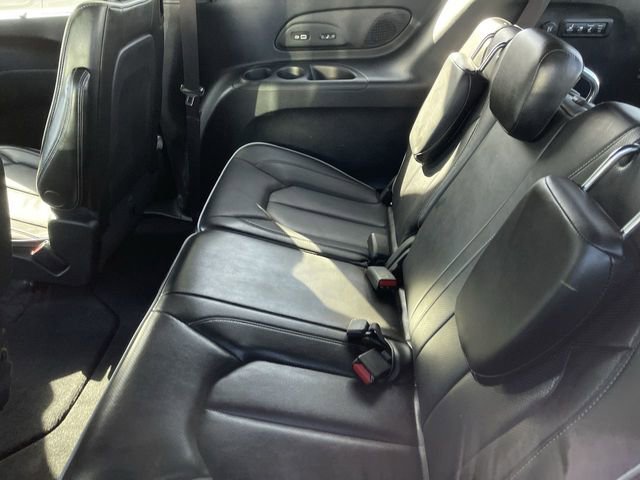 Used 2022 Chrysler Pacifica Limited w/ Uconnect Theater Family Group image 6