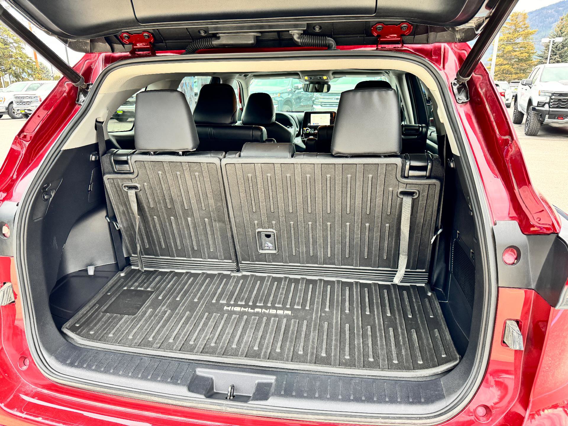 Used 2023 Toyota Highlander XLE image 18