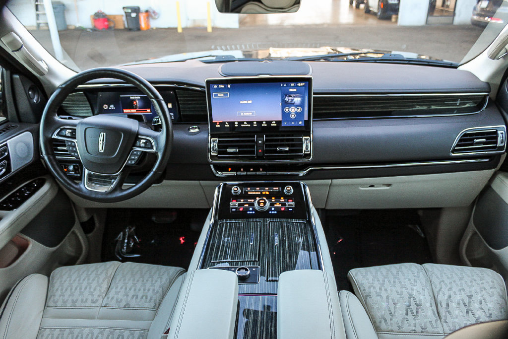 Used 2024 Lincoln Navigator Black Label AWD/4WD image 12