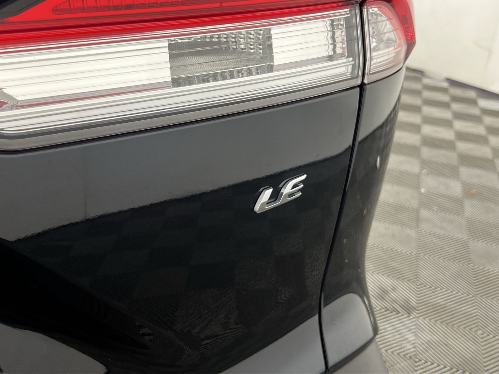 Used 2025 Toyota Corolla Cross LE FWD image 27