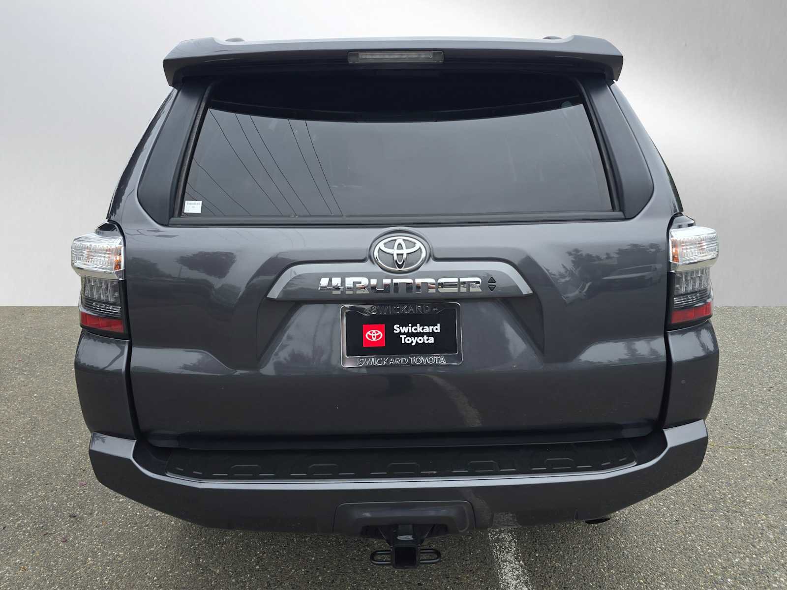 Used 2020 Toyota 4Runner SR5 Premium w/ Moonroof Package AWD/4WD image 4