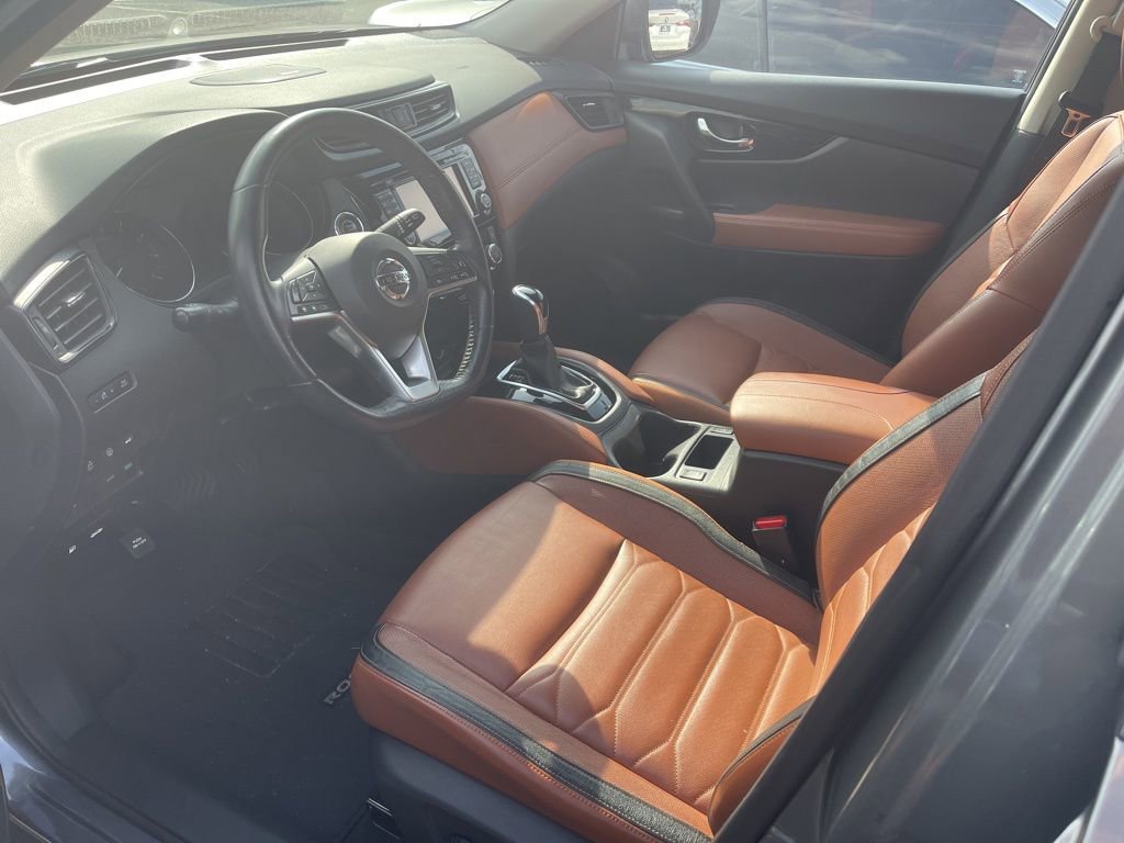 Used 2017 Nissan Rogue SL w/ SL Premium Package image 3