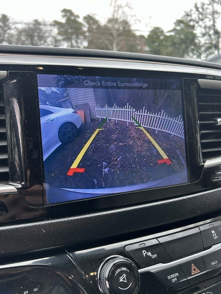 Used 2017 Chrysler Pacifica Touring-L w/ Tire & Wheel Group image 9