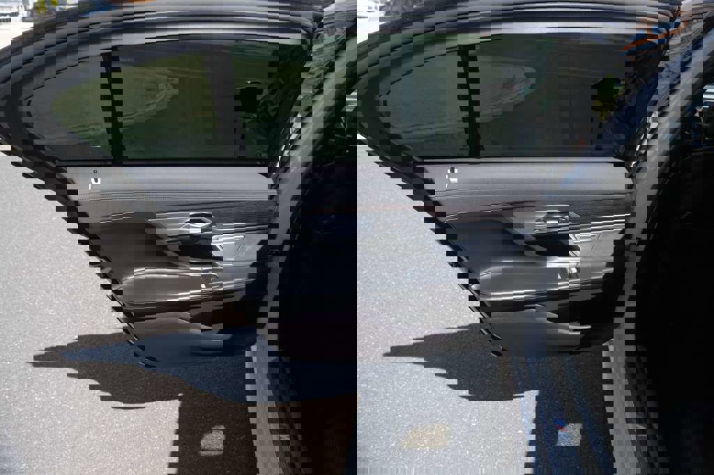 Used 2021 BMW 750i xDrive w/ M Sport Package image 29