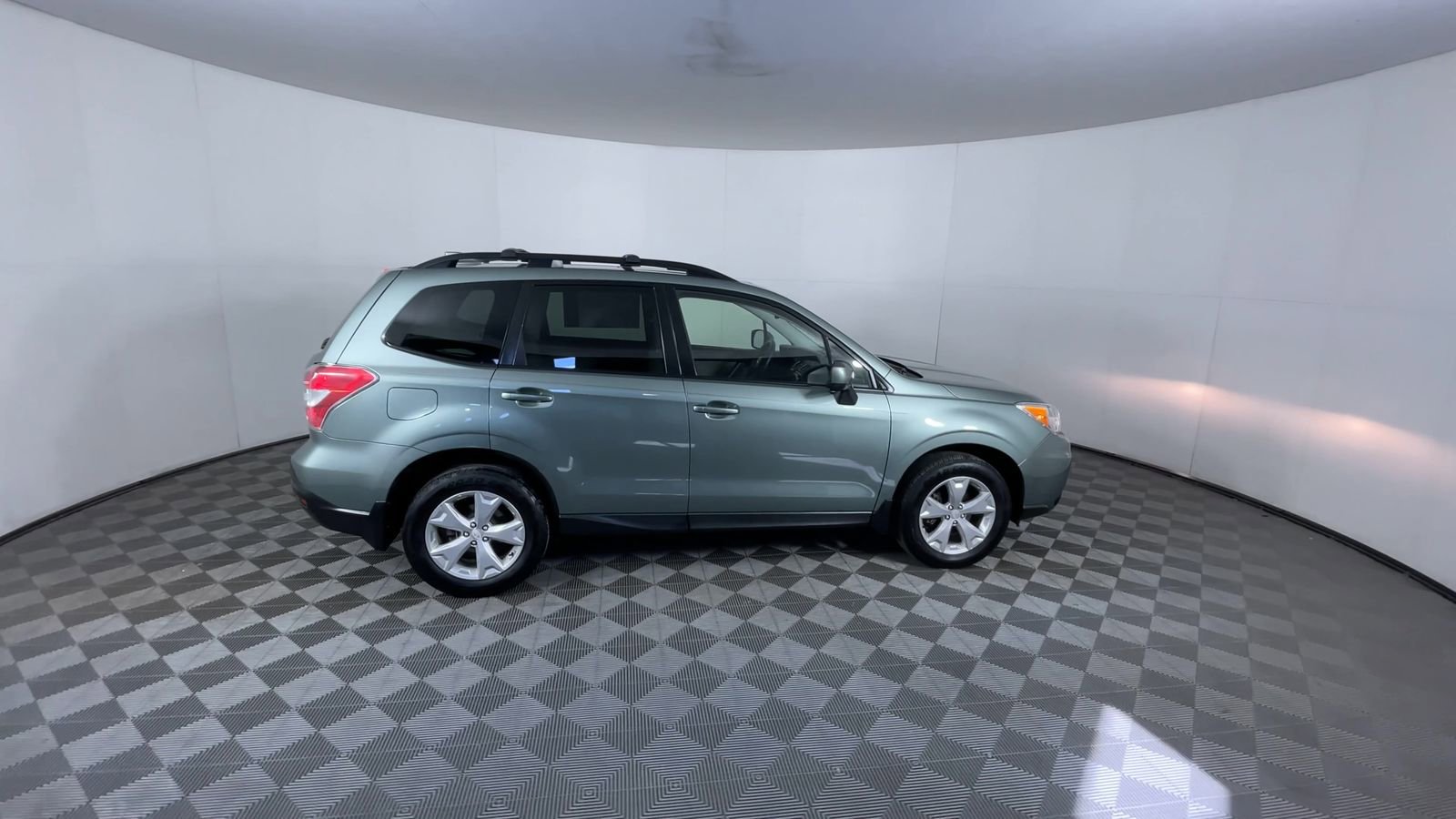 Used 2016 Subaru Forester 2.5i Premium AWD/4WD image 9