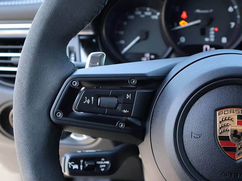 Certified 2025 Porsche Macan Turbo image 30