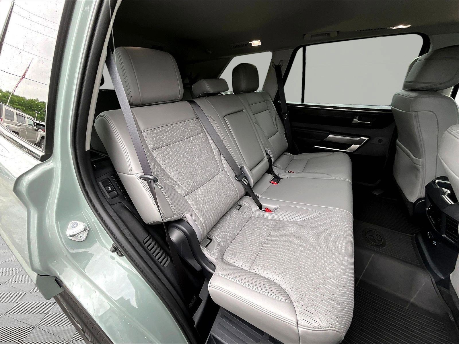Used 2023 Toyota Sequoia SR5 w/ SR5 Premium Package AWD/4WD image 25