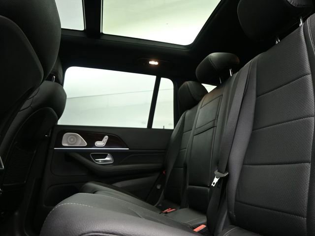 Used 2025 Mercedes-Benz GLS 450 4MATIC image 18