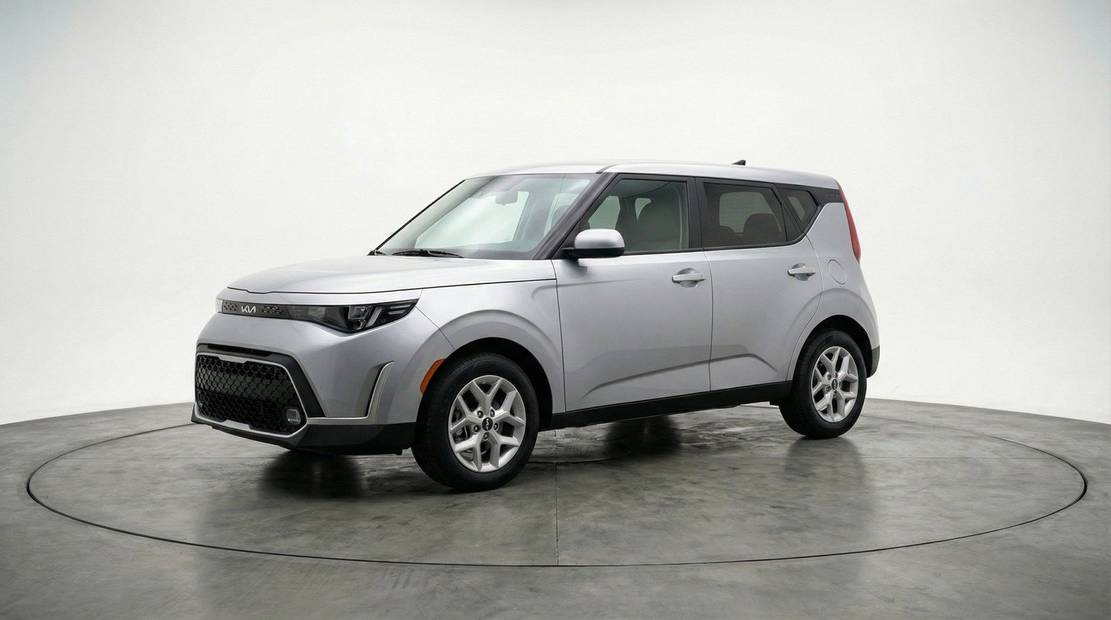 Used 2025 Kia Soul LX w/ LX Technology Package image 3