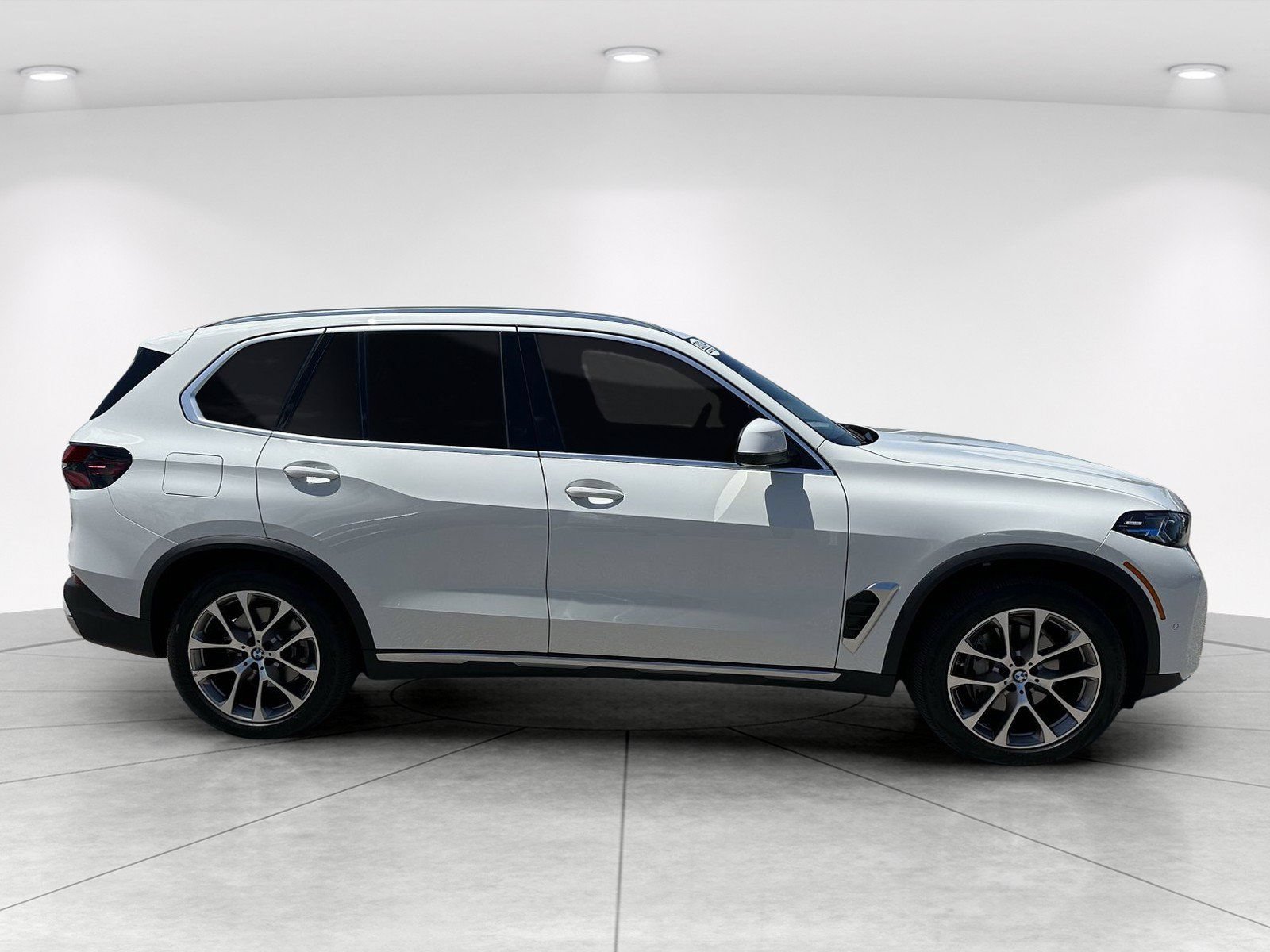 Certified 2024 BMW X5 sDrive40i w/ Premium Package RWD image 3