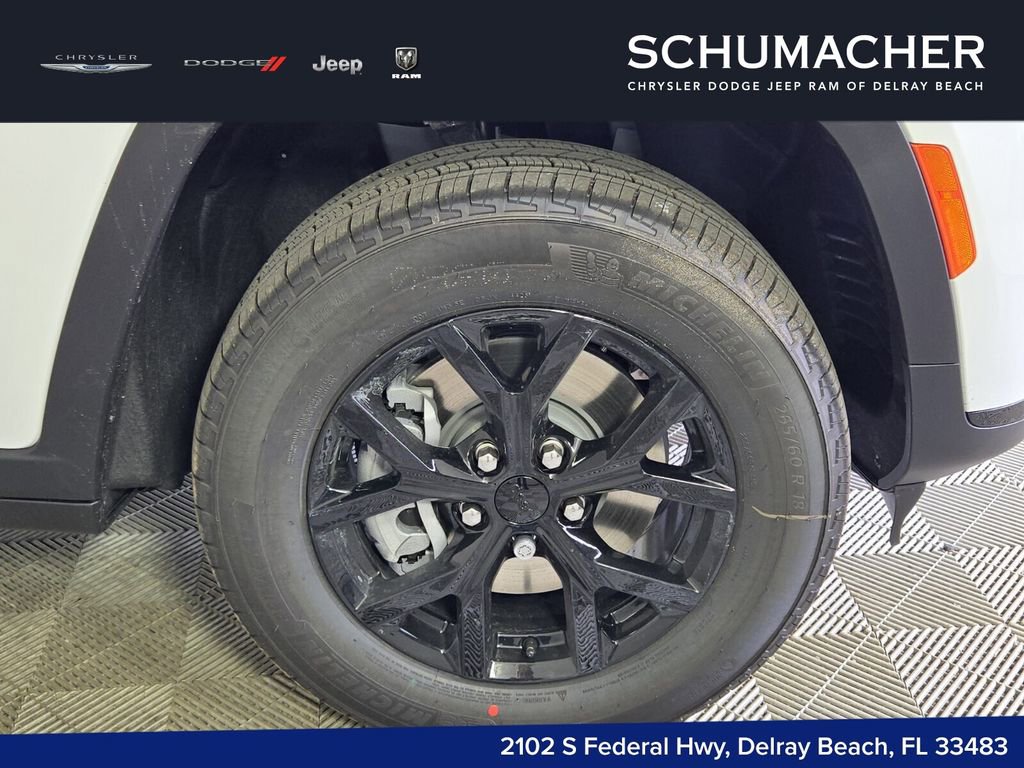 New 2025 Jeep Grand Cherokee L Laredo RWD image 19