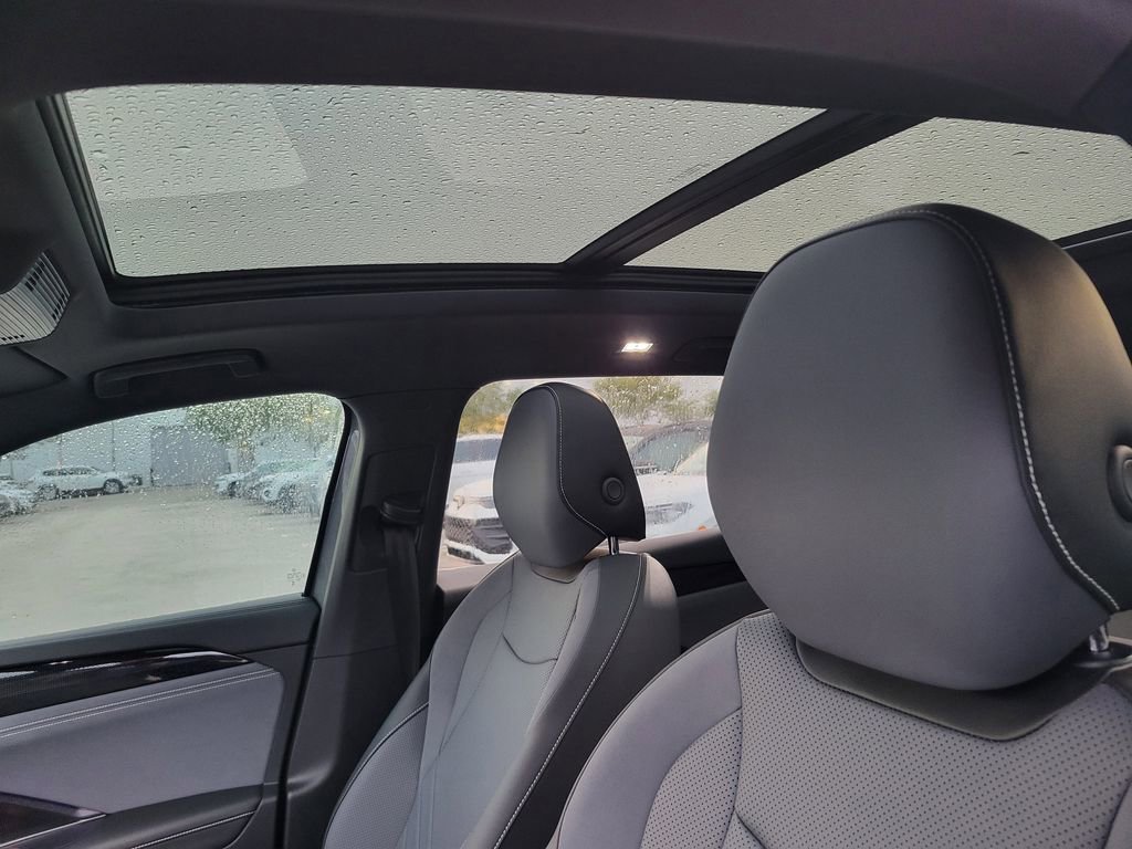 New 2026 Volkswagen Tiguan SE R-Line image 8