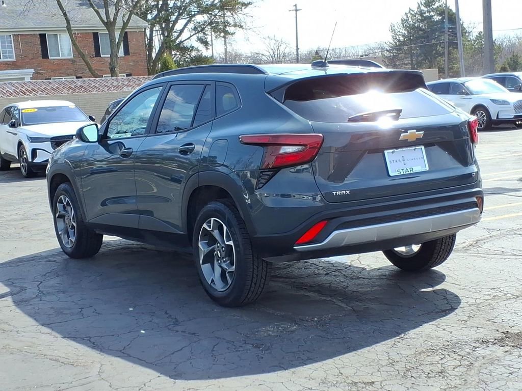 Used 2025 Chevrolet Trax LT image 5