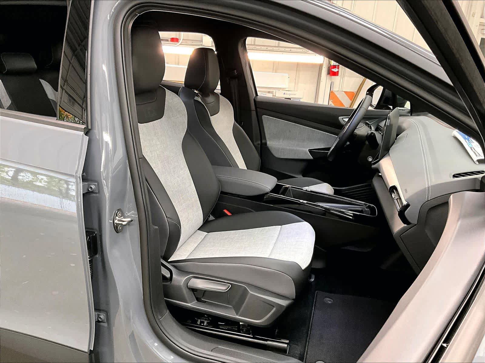 New 2026 Volkswagen ID.4 Pro image 30