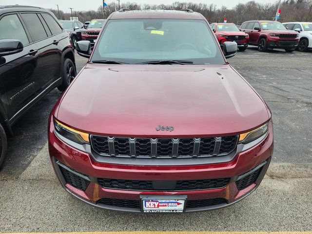 New 2026 Jeep Grand Cherokee Altitude AWD/4WD image 2
