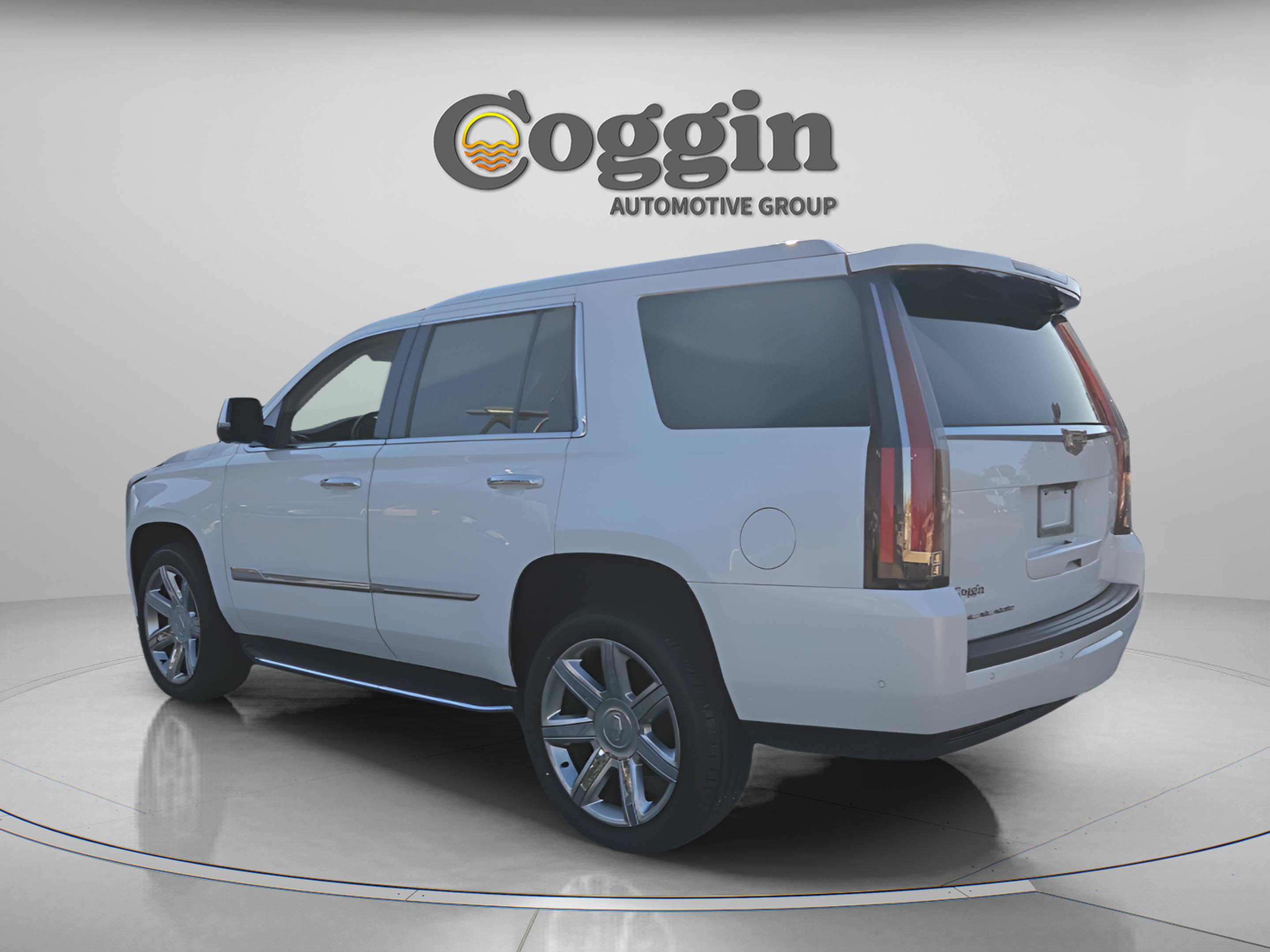 Used 2019 Cadillac Escalade Luxury RWD image 3