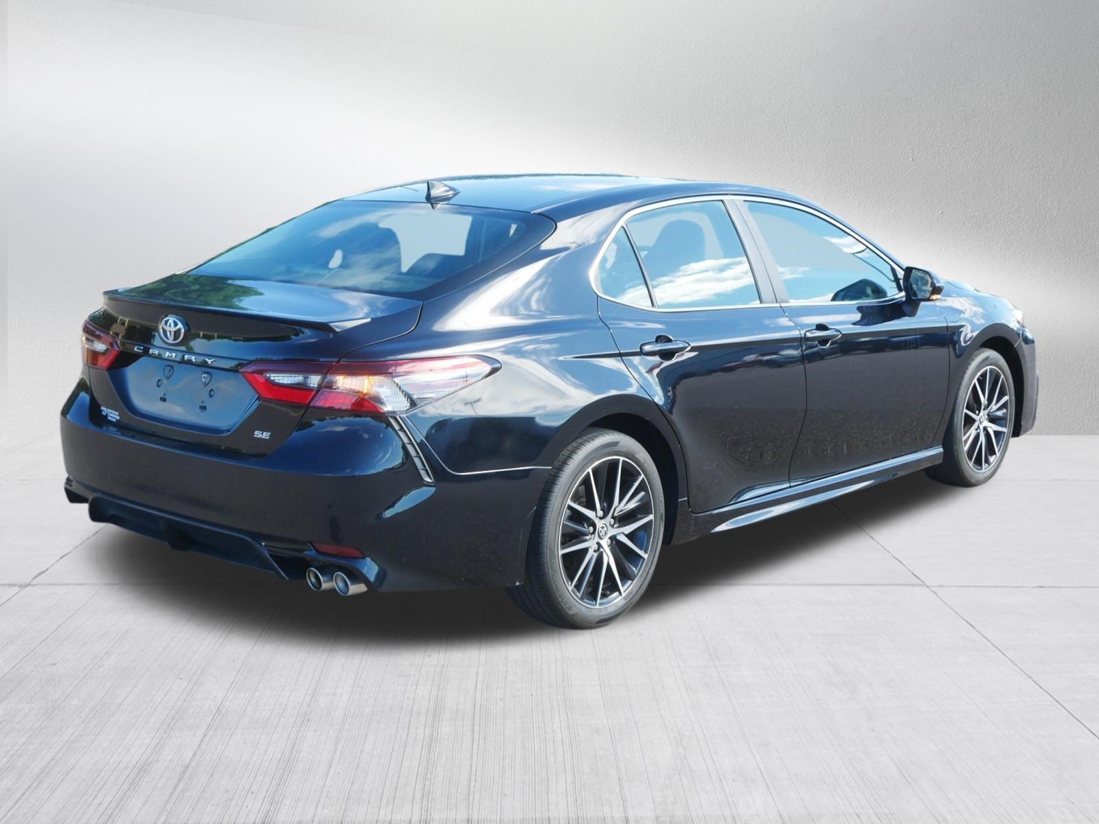 Used 2023 Toyota Camry SE FWD image 7