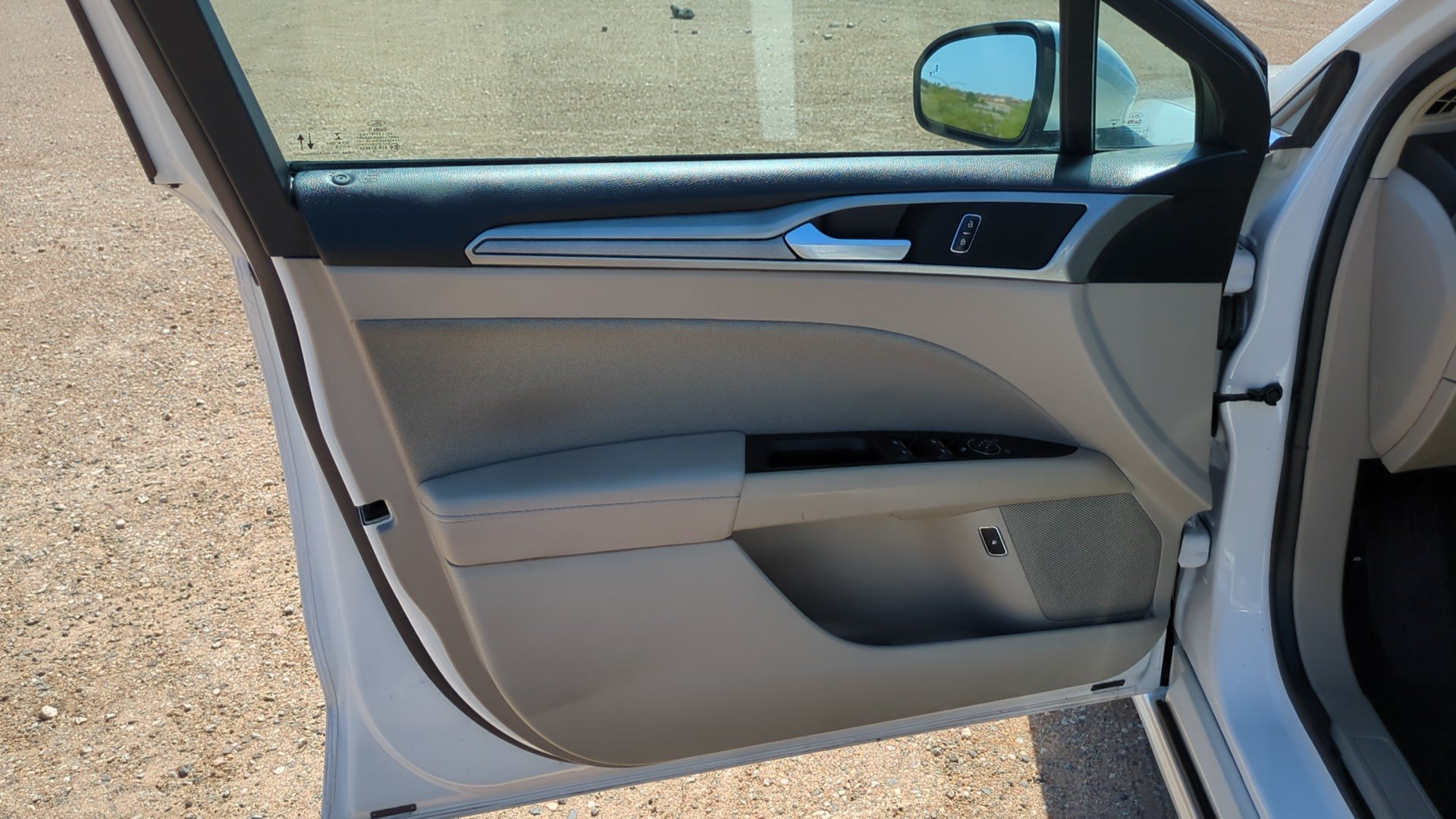 Used 2020 Ford Fusion SE FWD image 11