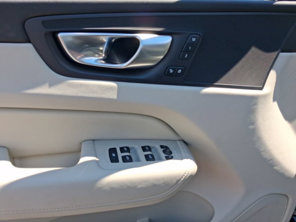 Certified 2024 Volvo XC60 B5 Core w/ Protection Package Premier AWD/4WD image 21