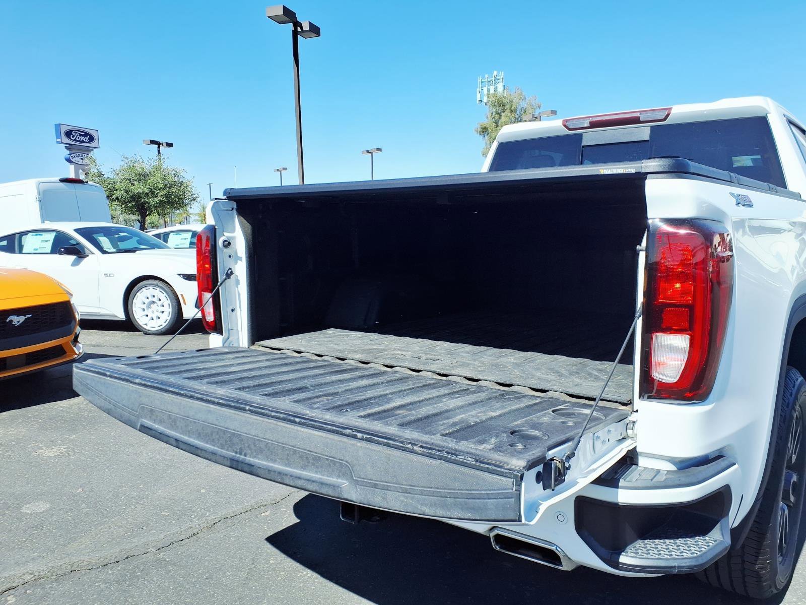 Used 2021 GMC Sierra 1500 Elevation w/ Preferred Package AWD/4WD image 16