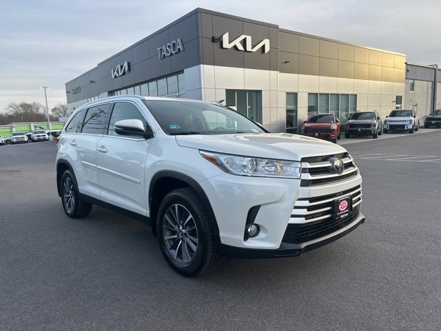 Used 2019 Toyota Highlander XLE image 2