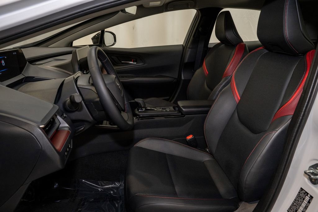 Used 2025 Toyota Prius Plug-In Hybrid image 10