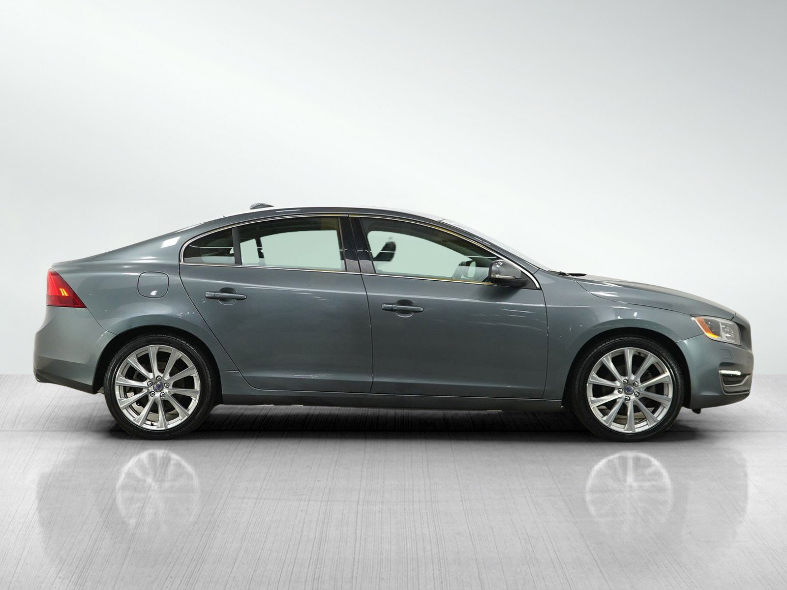Used 2017 Volvo S60 T5 Inscription Platinum w/ Climate Package FWD image 6