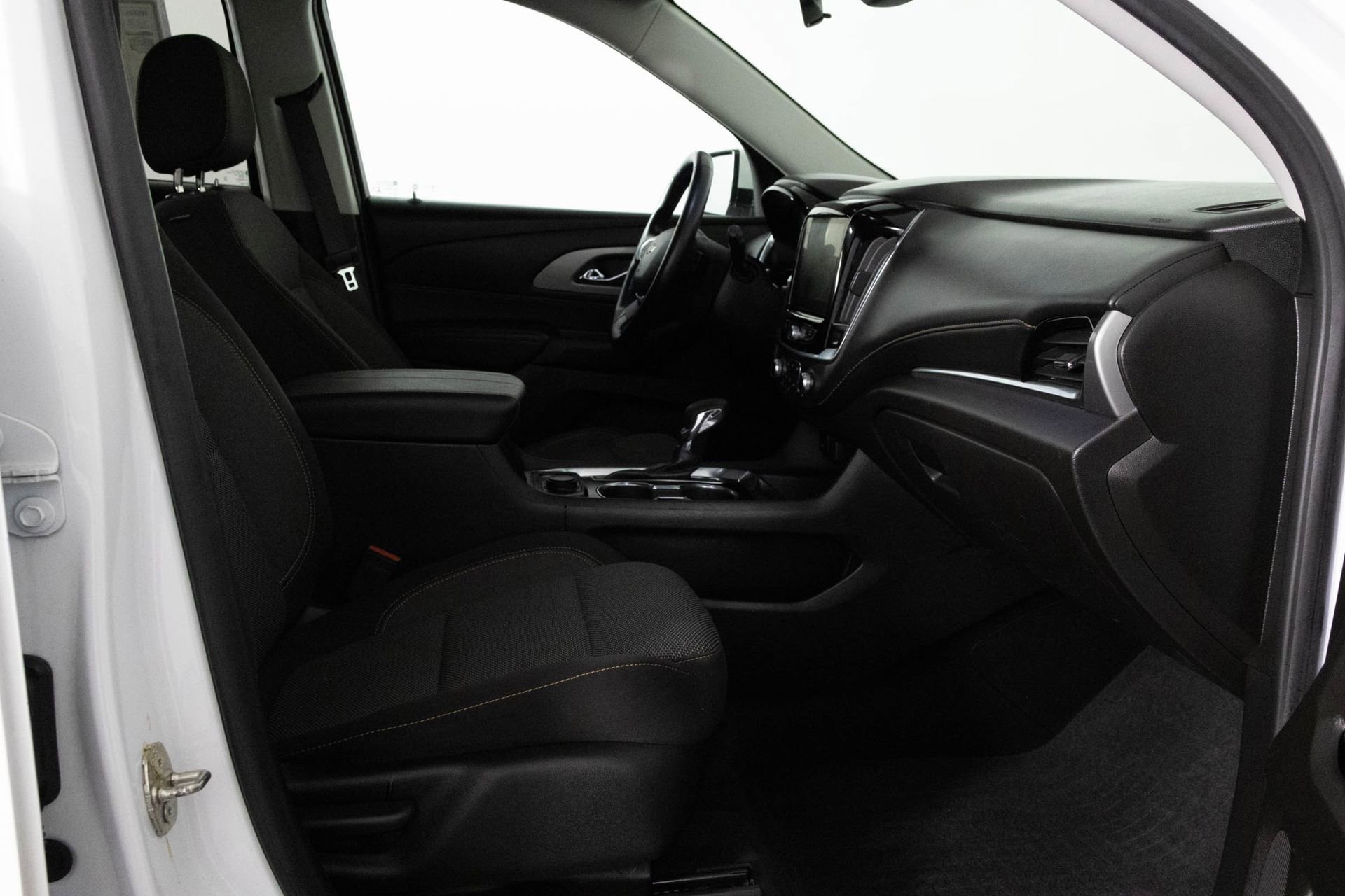 Used 2021 Chevrolet Traverse LT w/ LPO, Floor Liner Package image 38