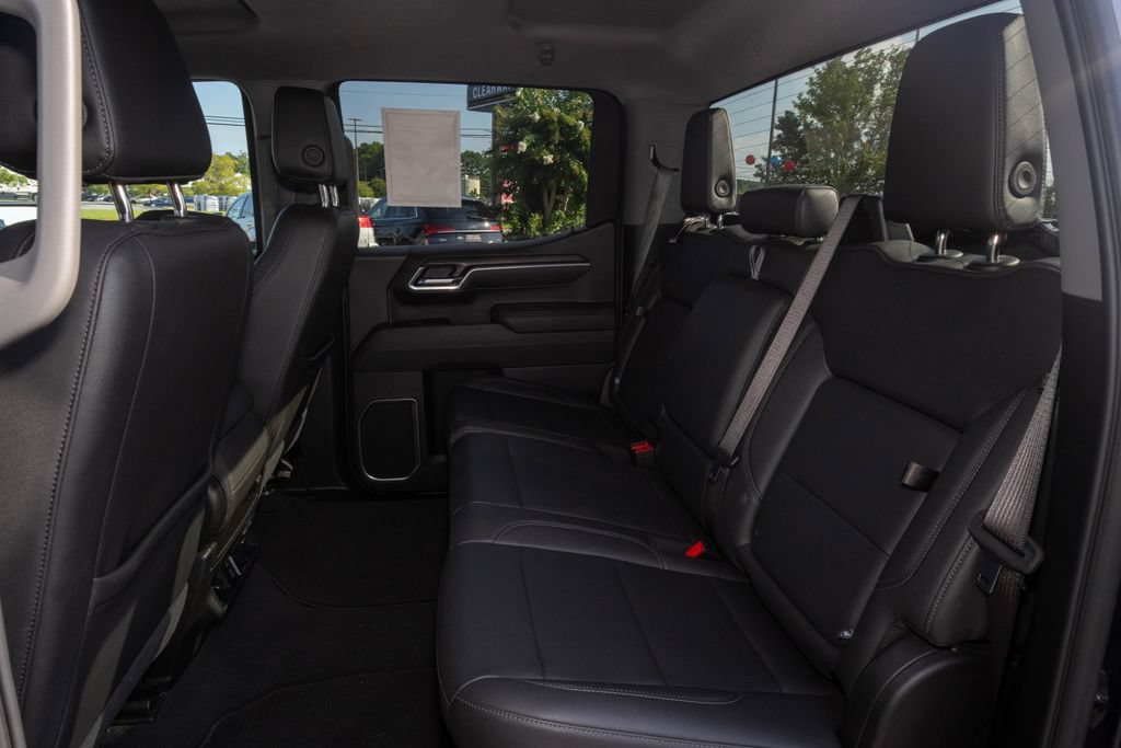 Used 2025 GMC Sierra 1500 SLT AWD/4WD image 18
