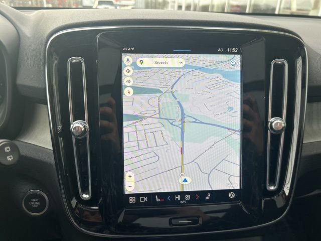 Certified 2025 Volvo XC40 B5 Plus AWD/4WD image 22