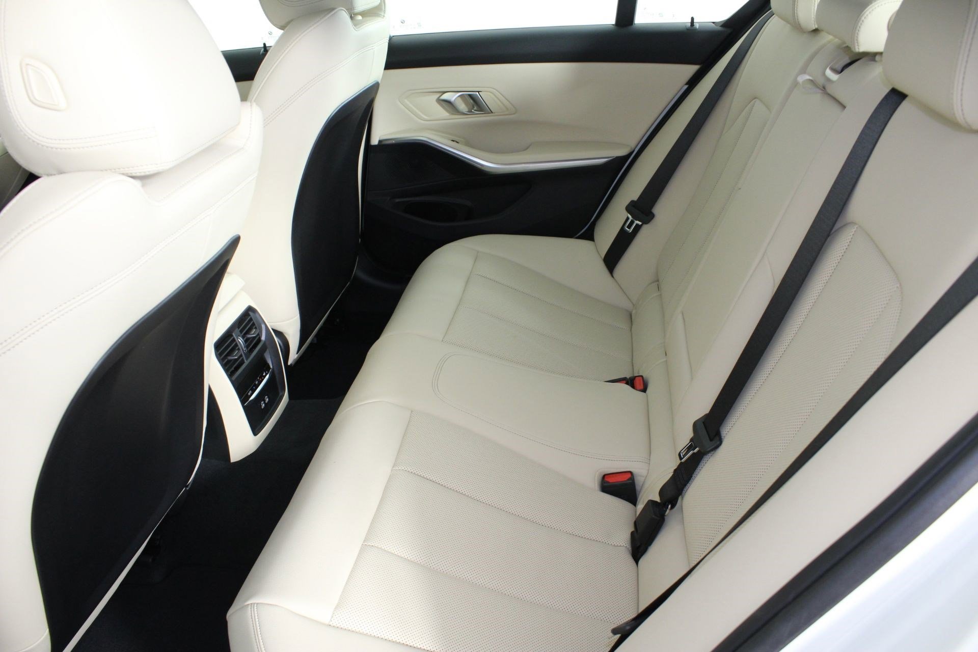 Used 2026 BMW 330i xDrive Sedan image 13