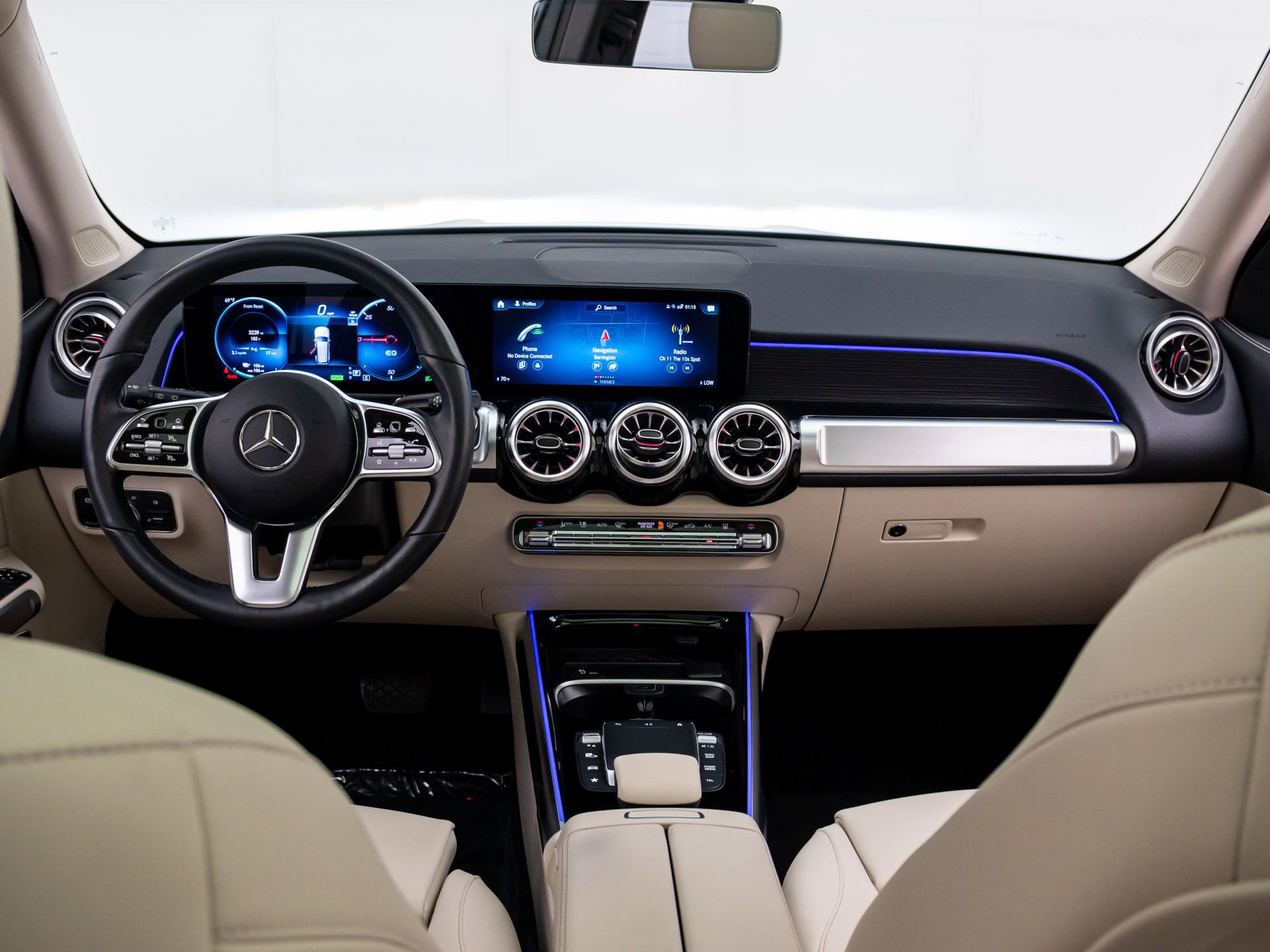 Certified 2023 Mercedes-Benz EQB 300 4MATIC w/ Exclusive Package image 11