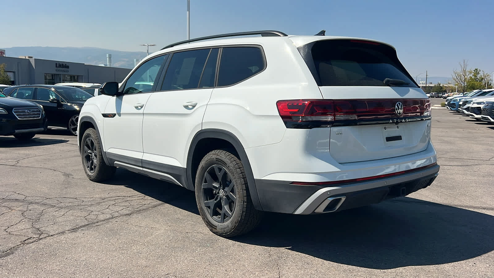 Certified 2025 Volkswagen Atlas Peak Edition SE AWD/4WD image 7