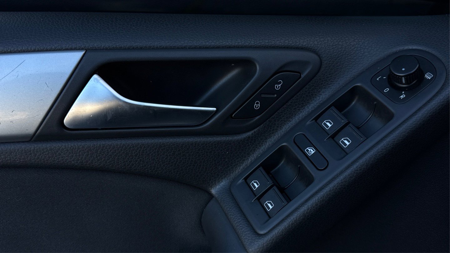 Used 2012 Volkswagen Golf TDI image 31