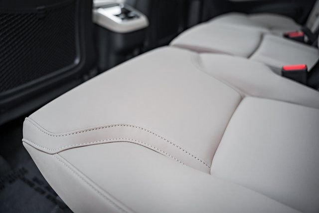 New 2026 Volvo XC90 B6 Plus w/ Protection Package Premier image 32