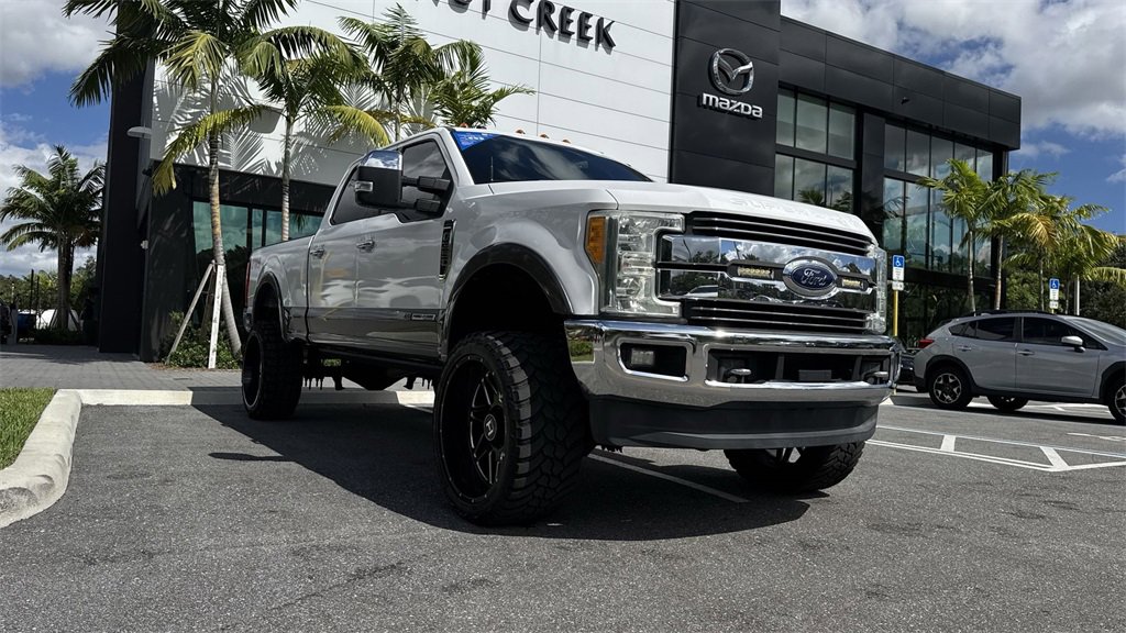 Used 2017 Ford F350 Lariat w/ Chrome Package image 31