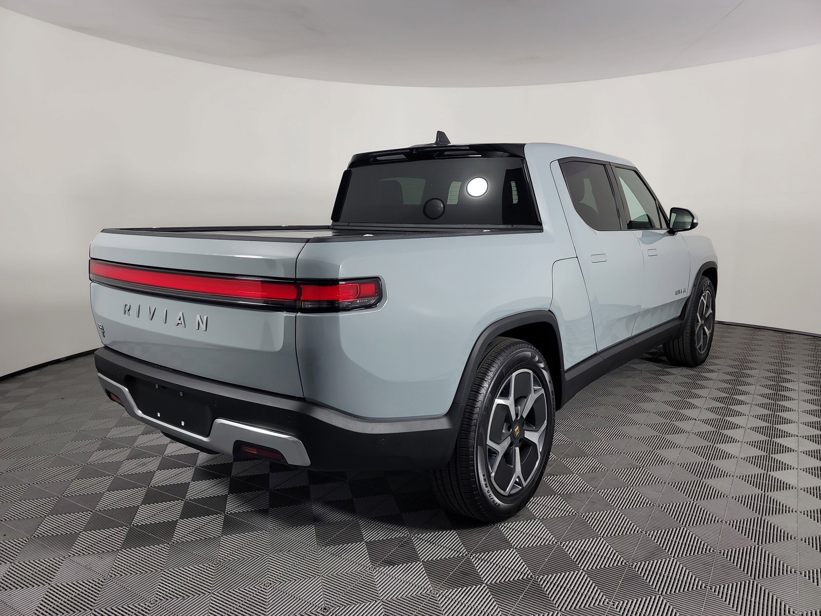 Used 2024 Rivian R1T Adventure AWD/4WD image 5