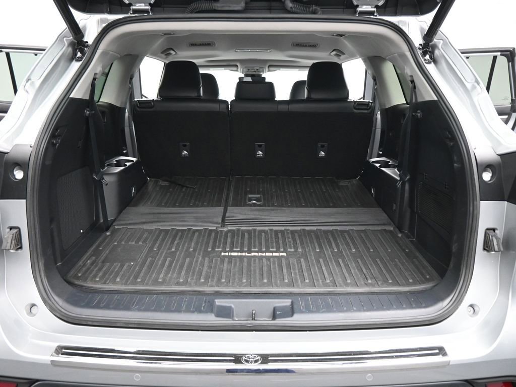 Used 2022 Toyota Highlander Limited image 22