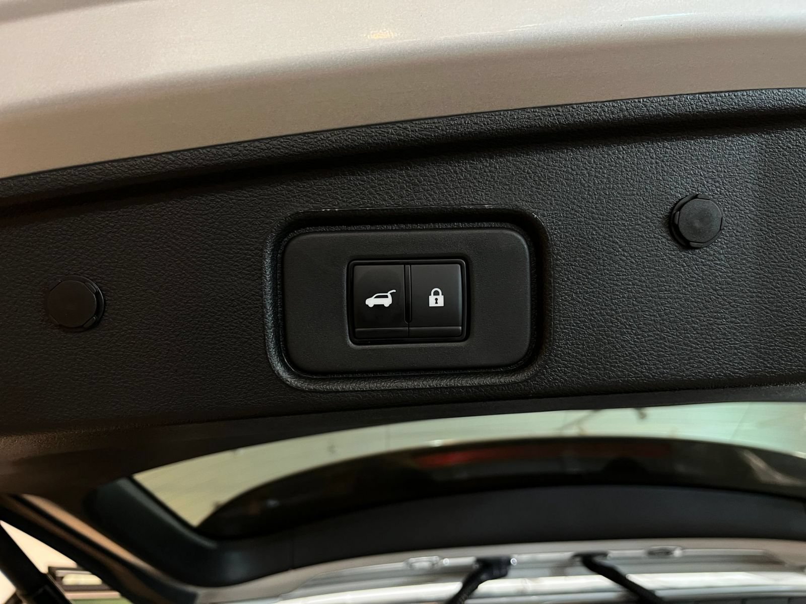 Used 2025 Nissan Pathfinder SV AWD/4WD image 23