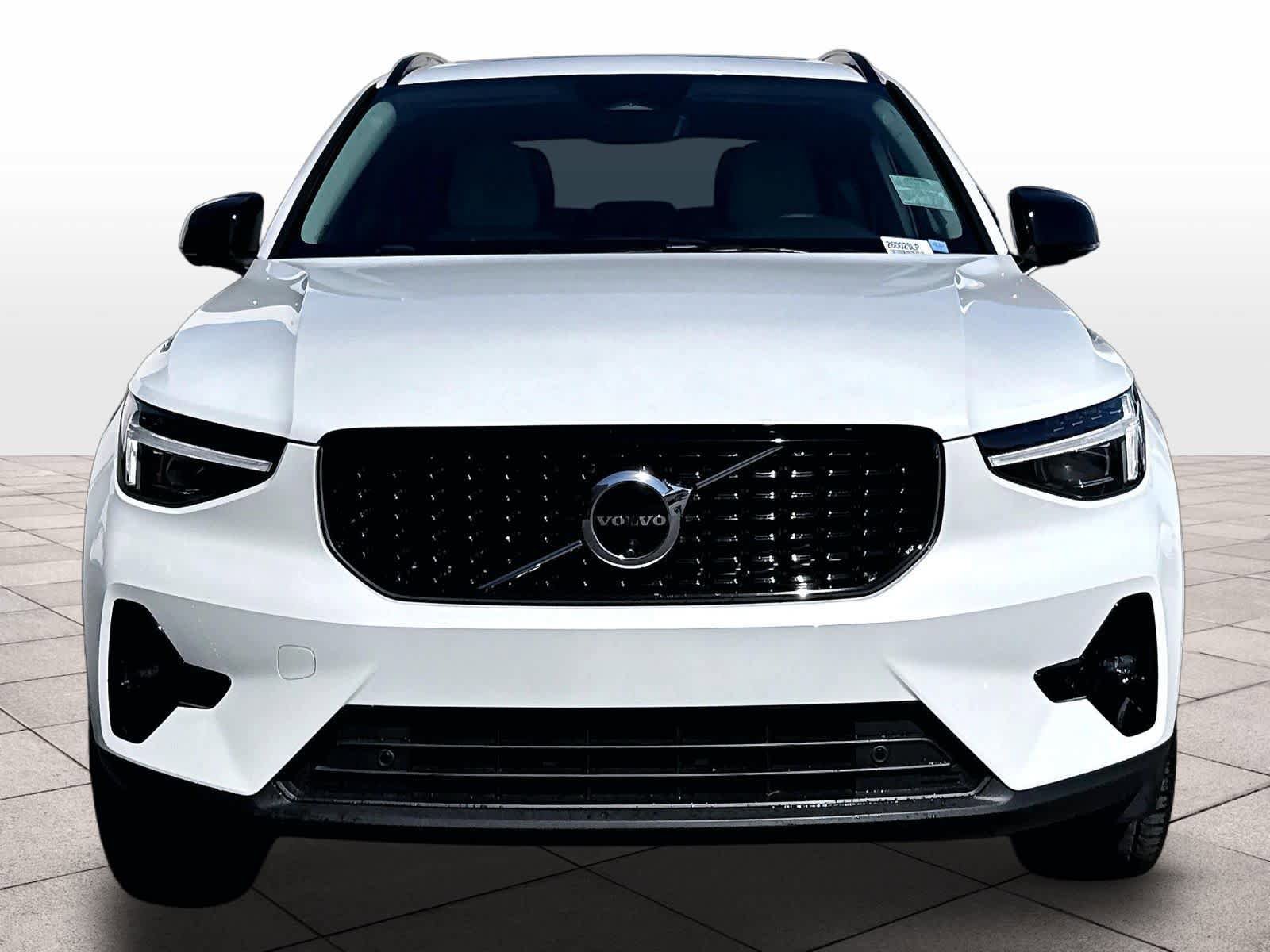 Used 2026 Volvo XC40 B5 Plus w/ Protection Package Premier AWD/4WD image 3