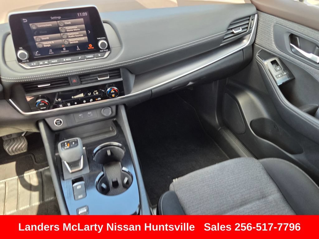 Used 2023 Nissan Rogue SV FWD image 16
