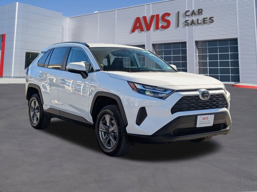 Used 2025 Toyota RAV4 XLE image 9