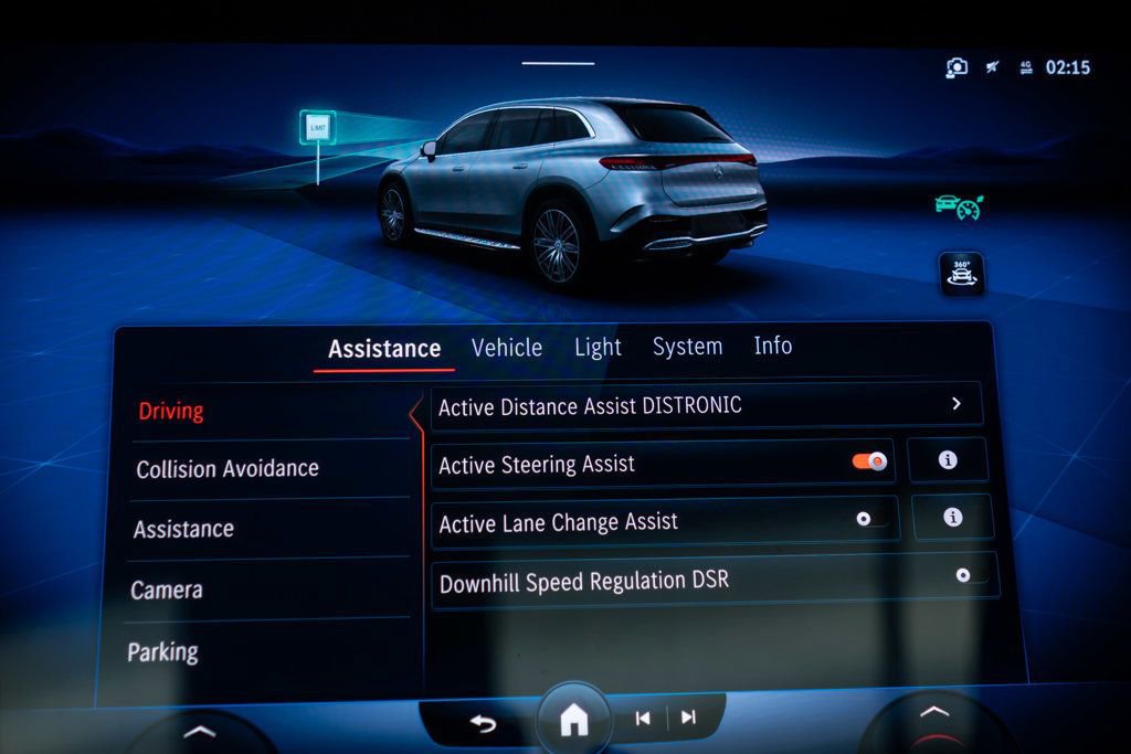 Used 2023 Mercedes-Benz EQS 580 4MATIC SUV w/ Exclusive Trim Package image 31